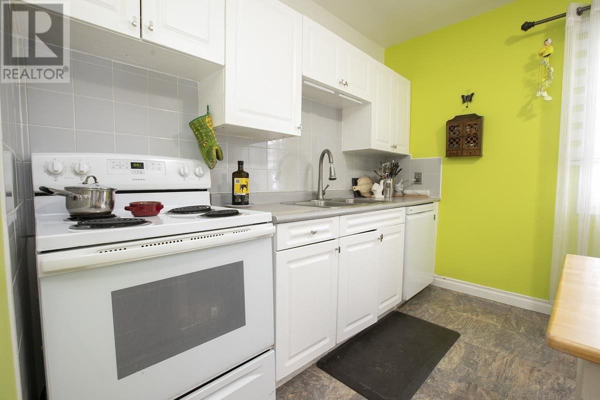 1052 WELLINGTON ST Image 17