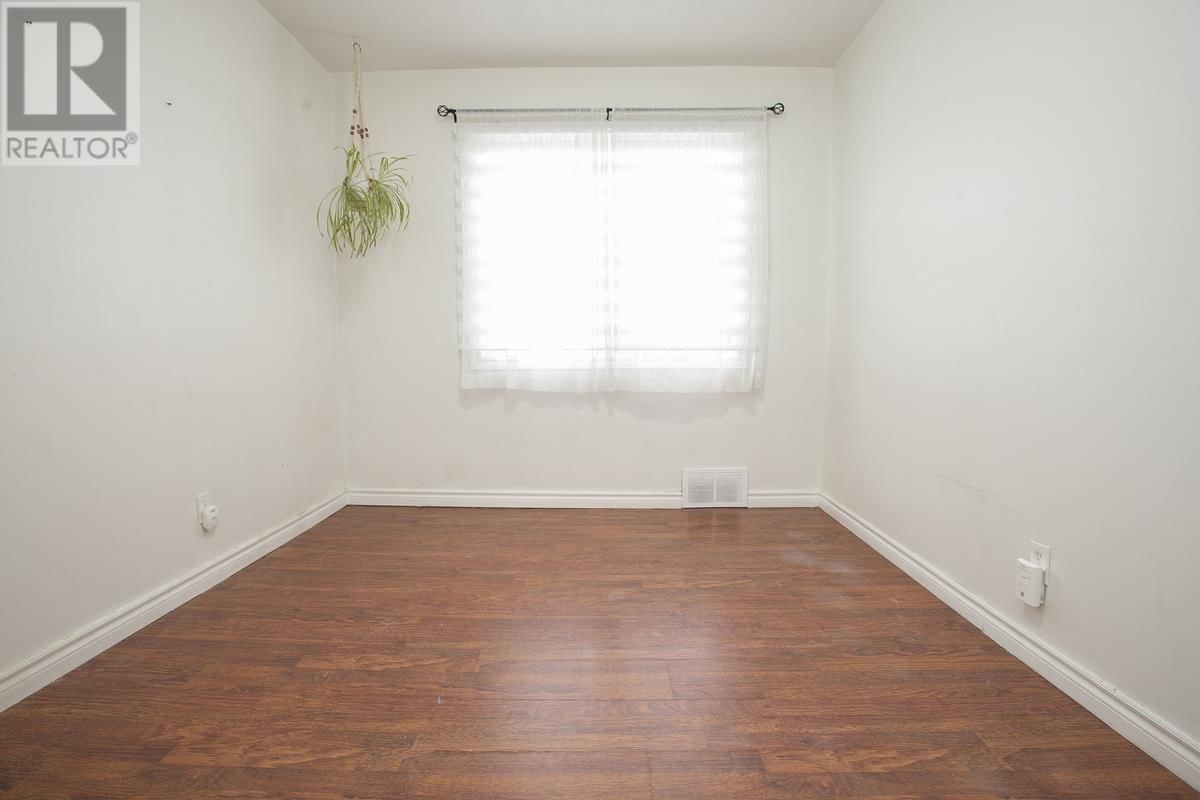 1052 WELLINGTON ST Image 20