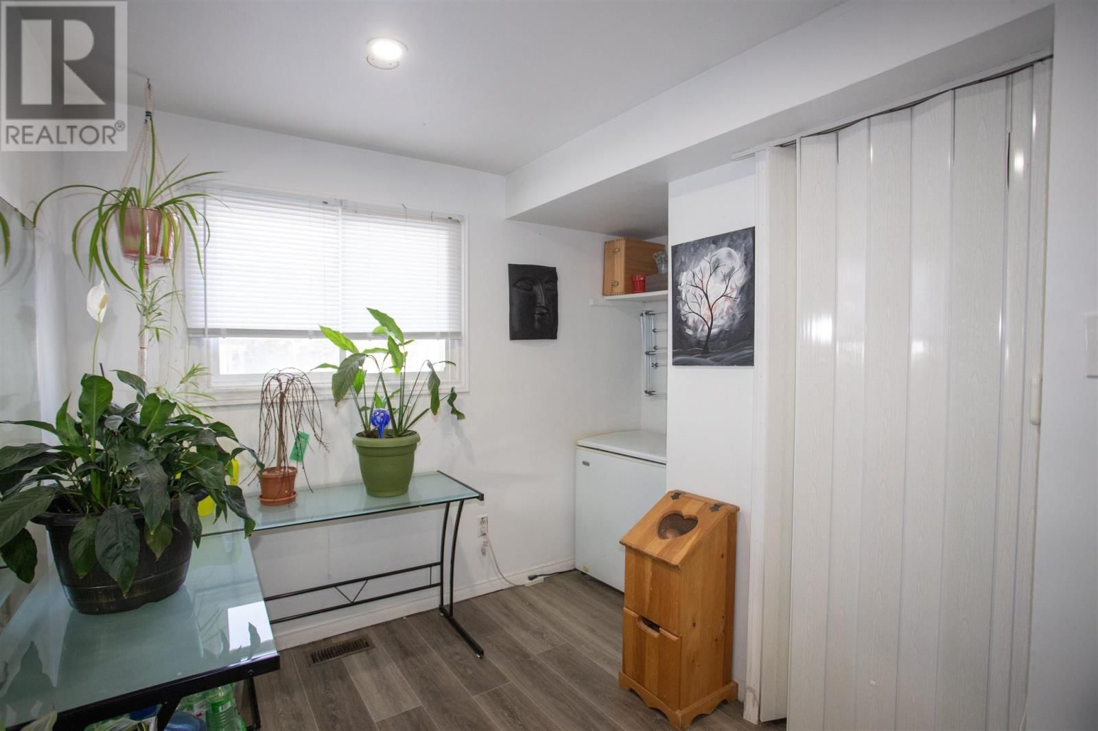 212 WALLACE TER Image 9