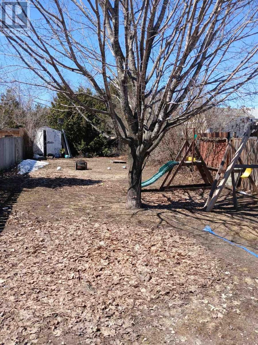 125 LAURIER RD Image 23