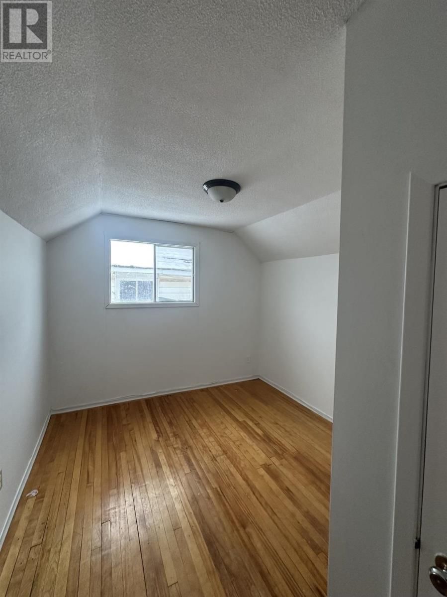 209 WELLINGTON ST Image 12