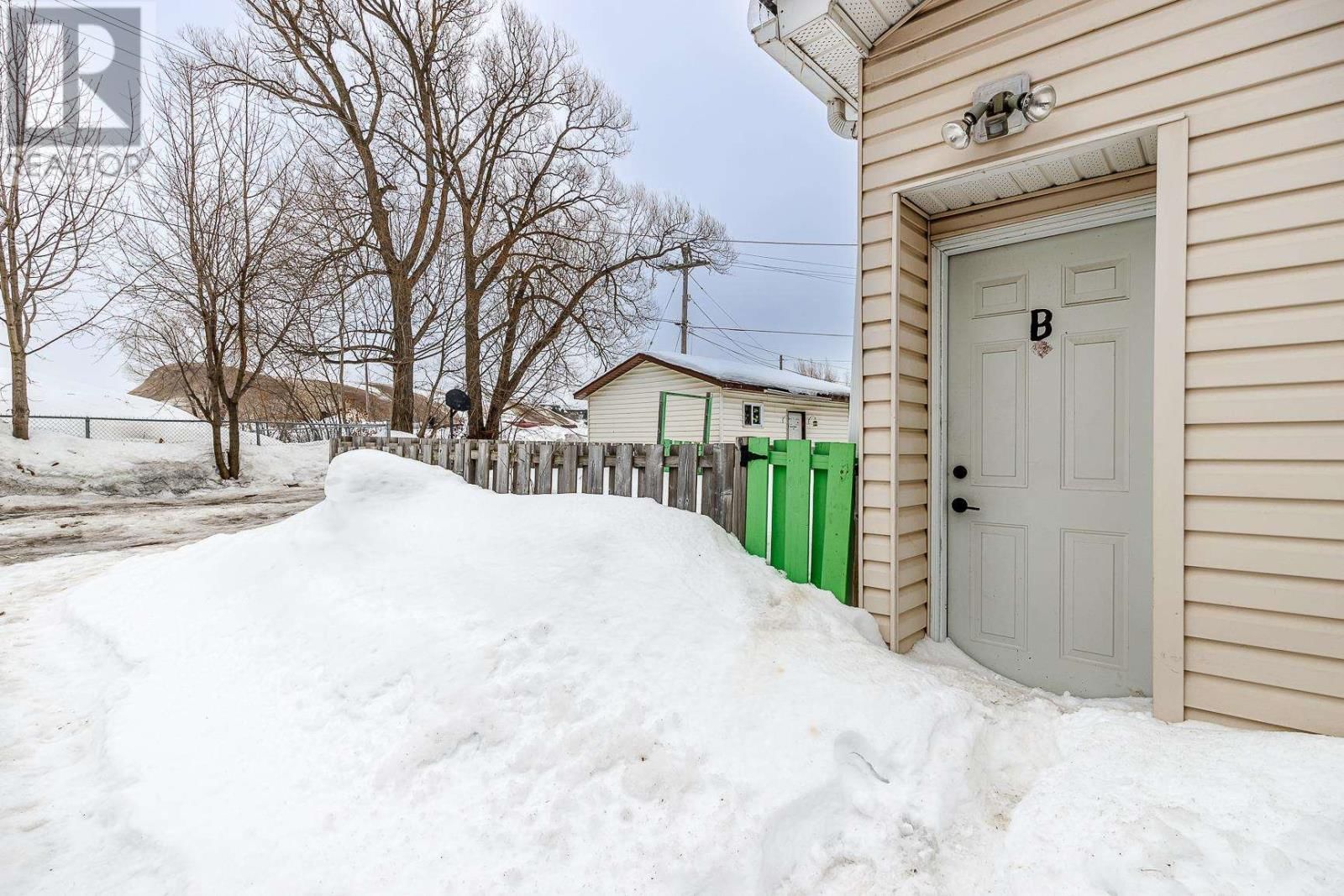 340 WELLINGTON ST Image 14