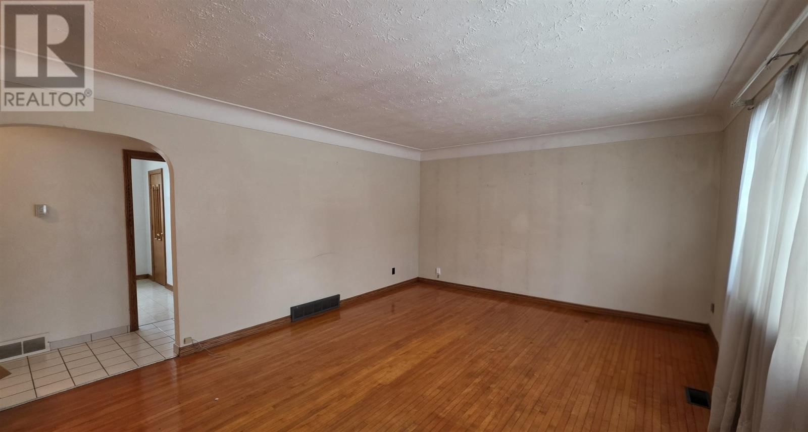 150 WILLOW AVE Image 11