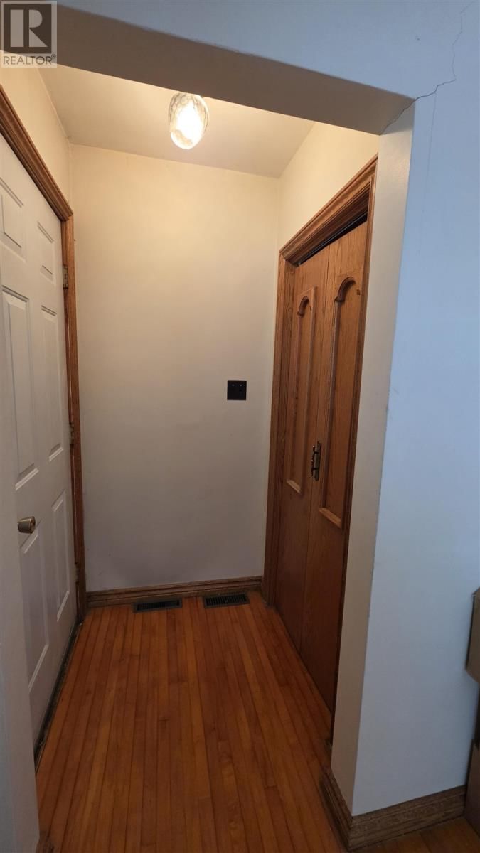 150 WILLOW AVE Image 13