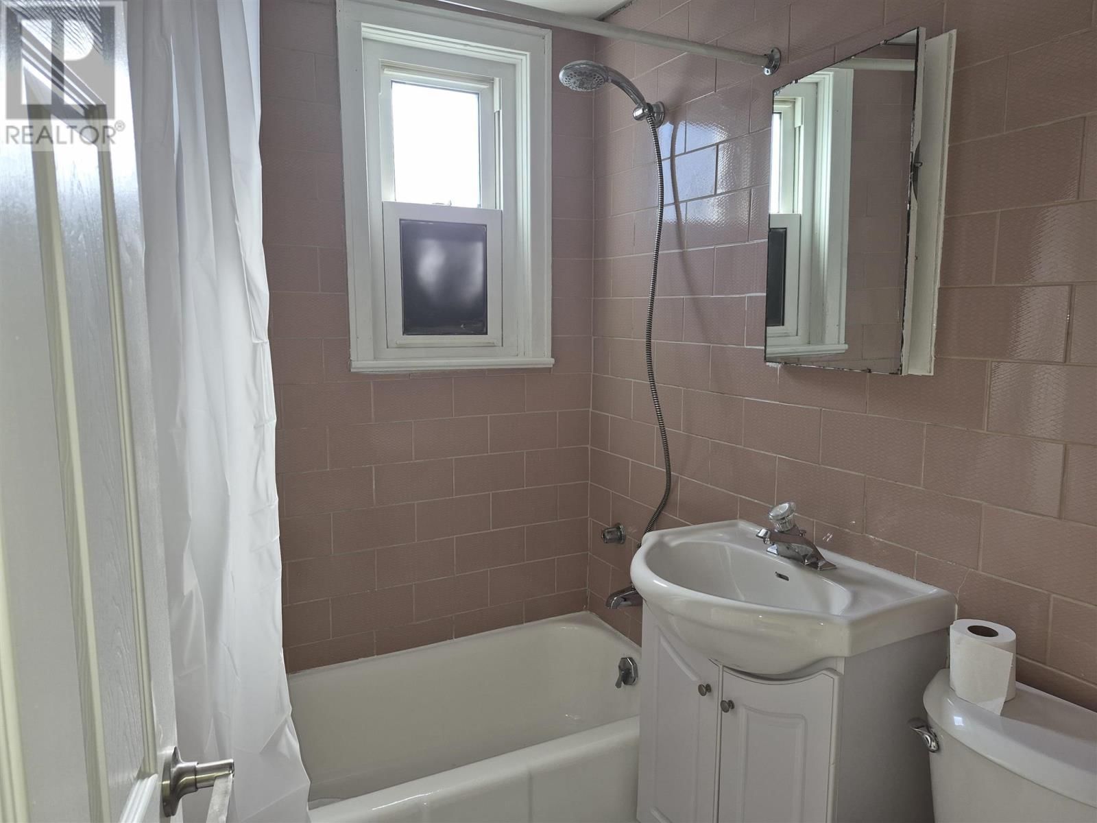 178 WELLINGTON ST Image 28