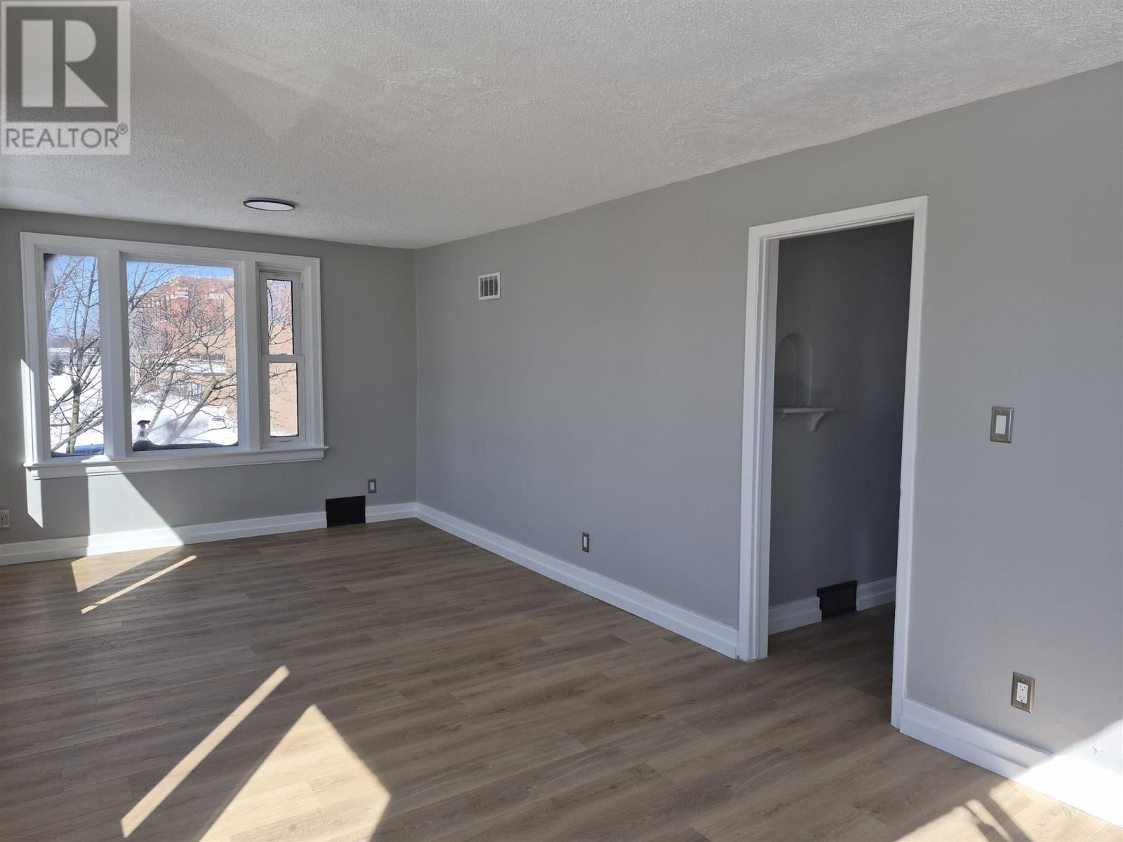 178 WELLINGTON ST Image 33