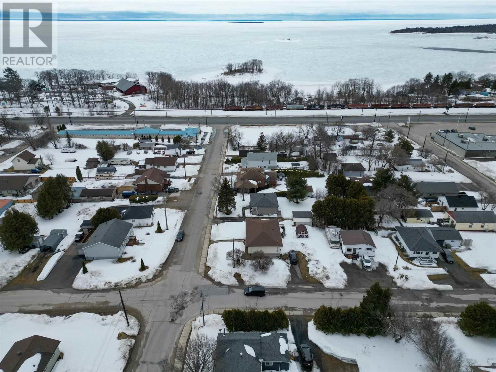 27 QUEEN AVE Image 29