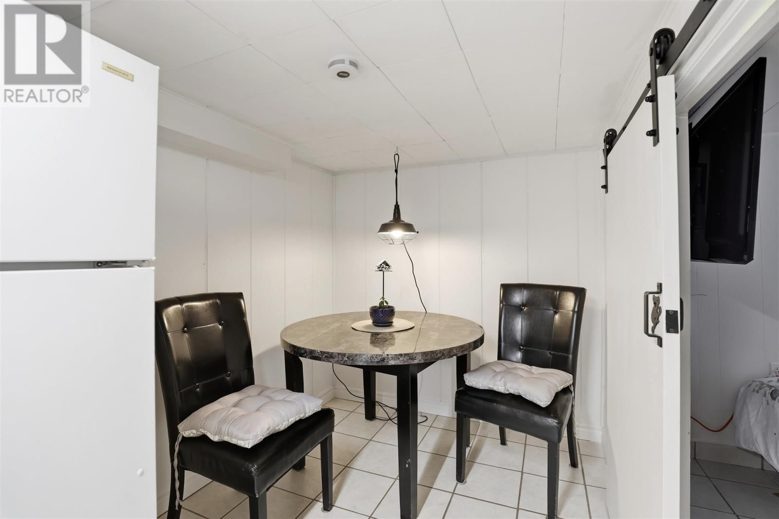 609A DOUGLAS ST Image 20