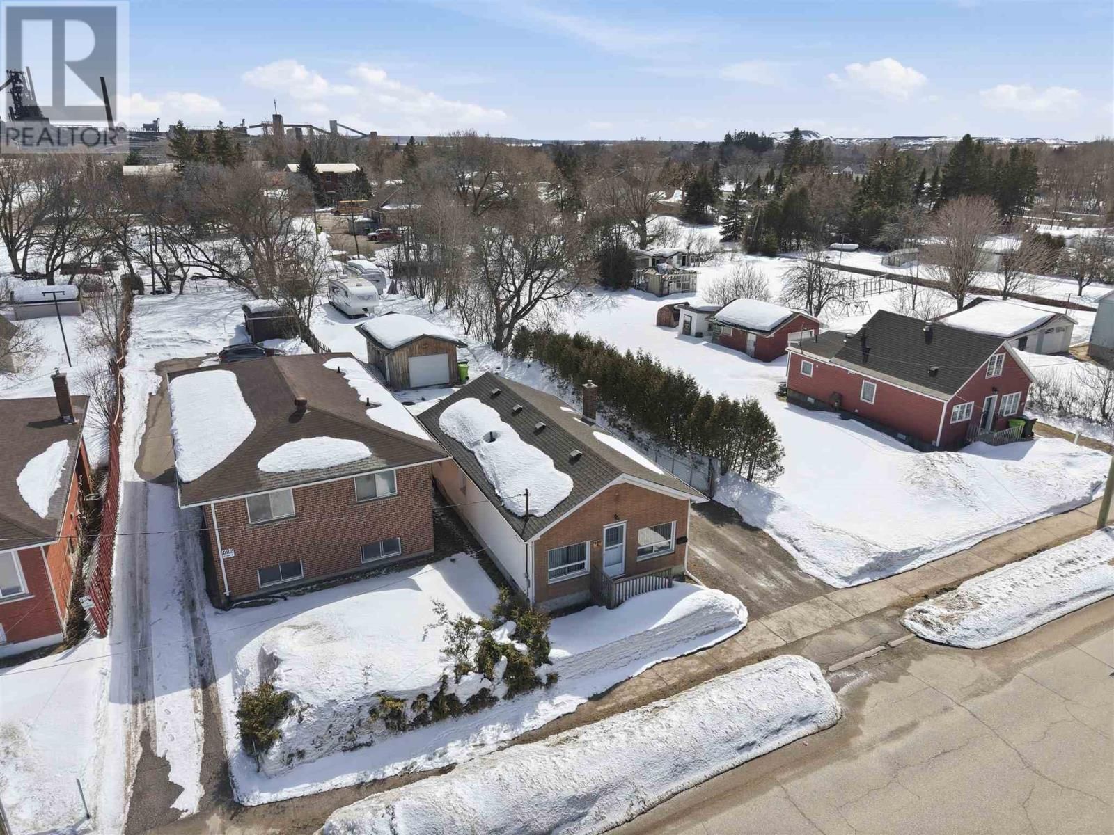 609A DOUGLAS ST Image 32