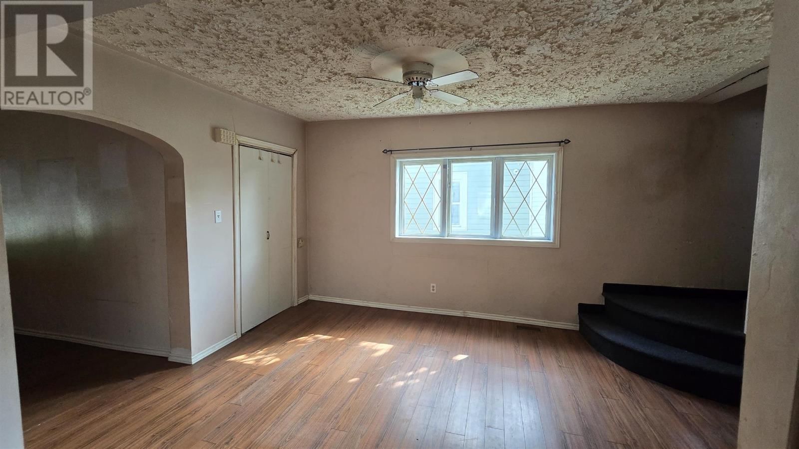 39 GROSVENOR AVE Image 3