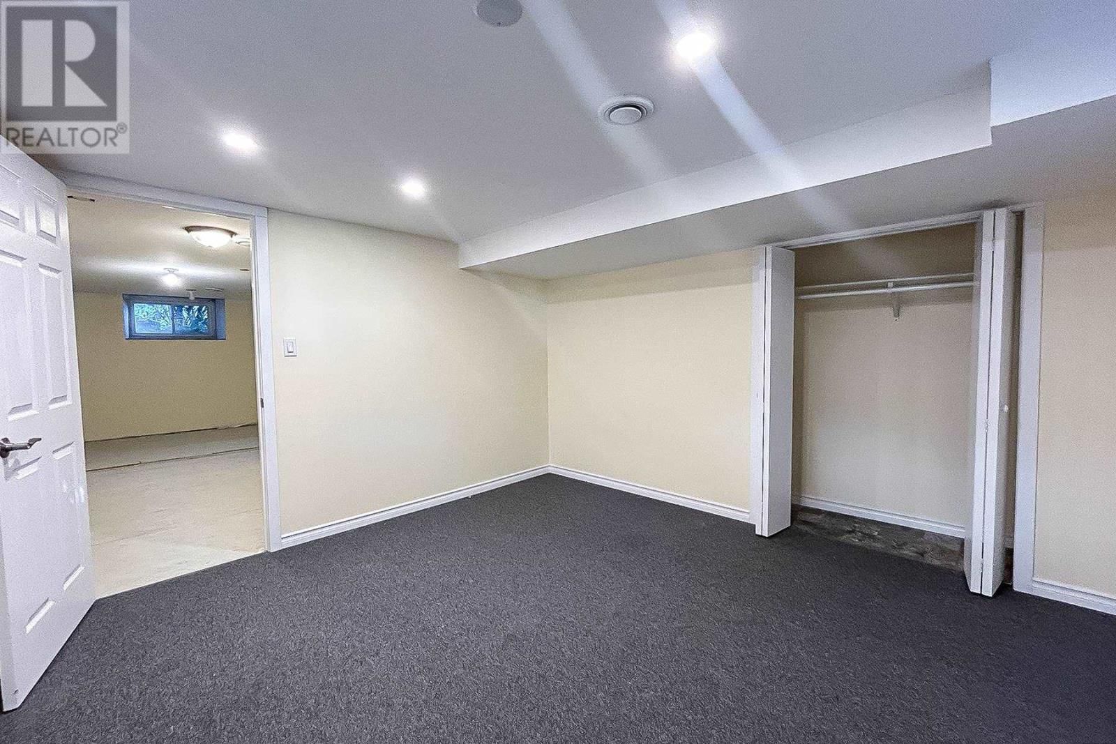 449 WELLINGTON ST Image 13