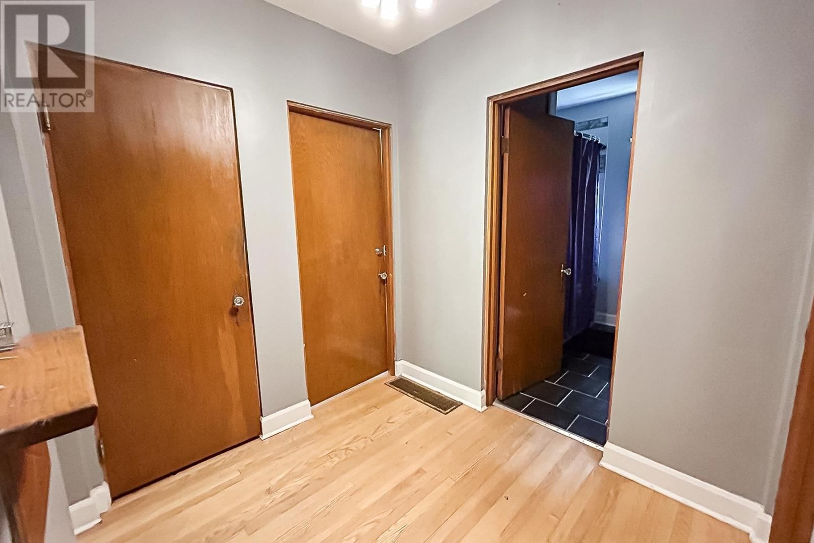 449 WELLINGTON ST Image 21