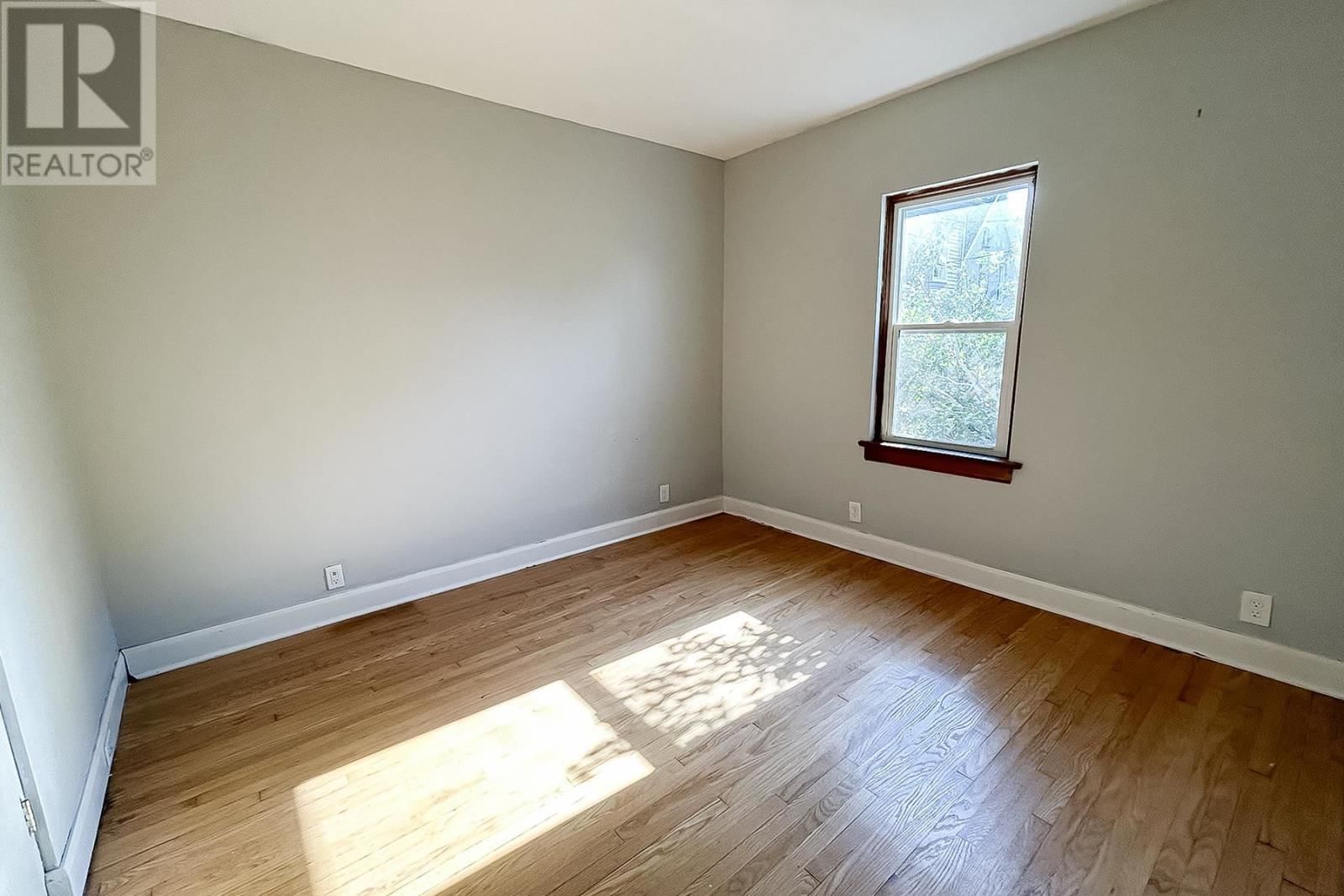 449 WELLINGTON ST Image 23