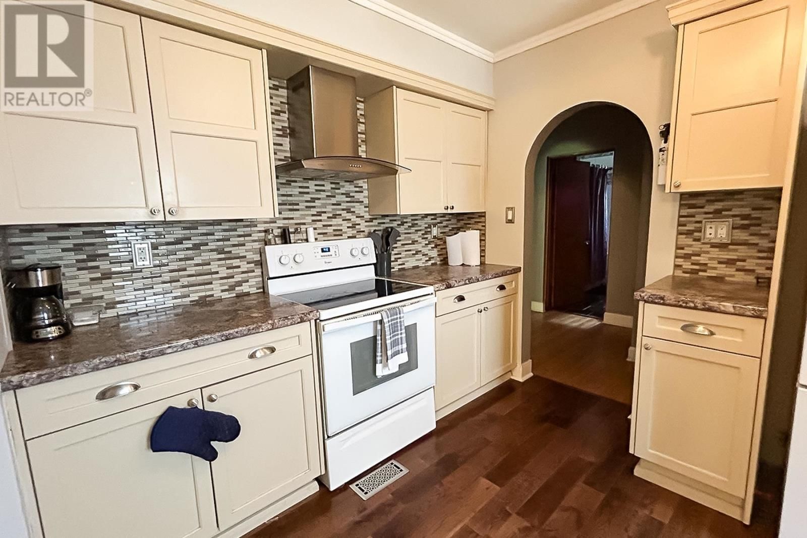 449 WELLINGTON ST Image 14