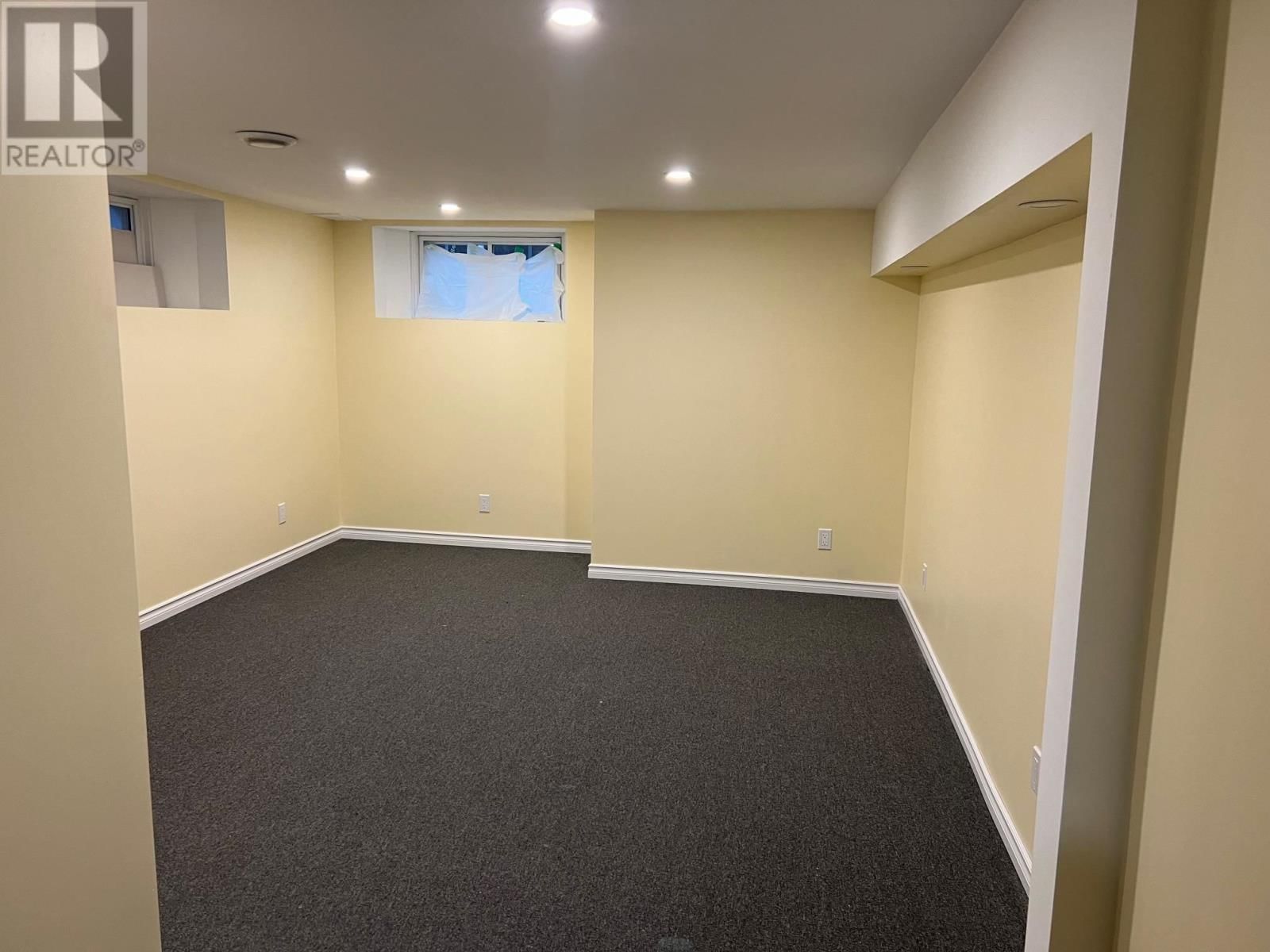 449 WELLINGTON ST Image 25