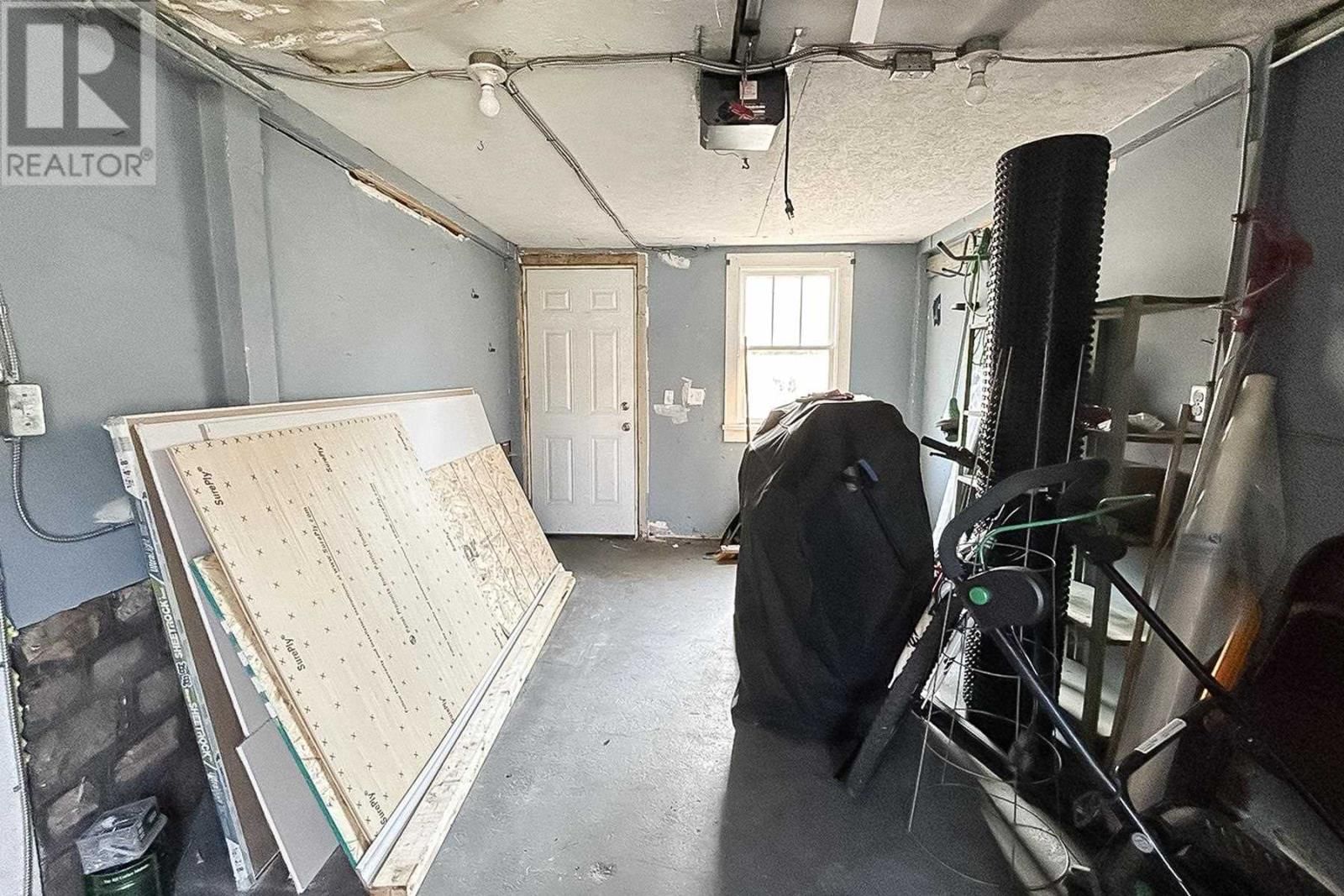 449 WELLINGTON ST Image 5