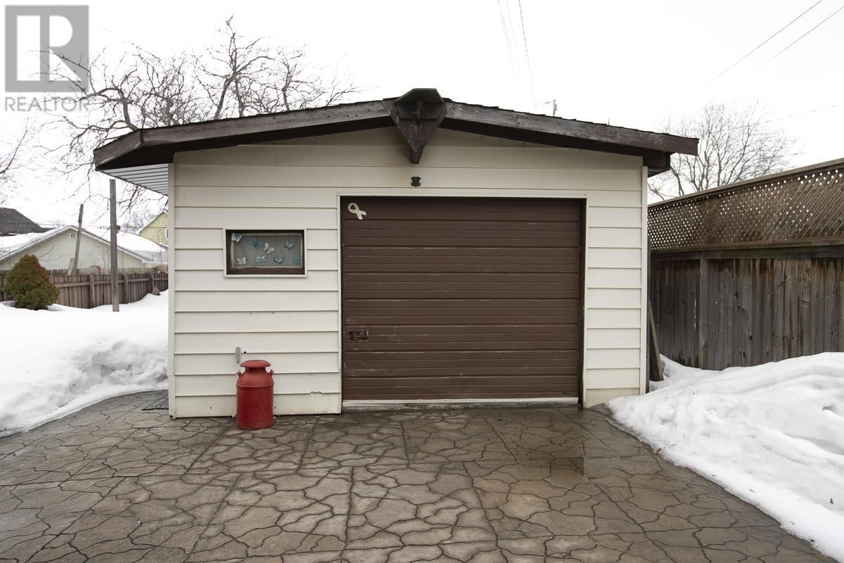 222 HUDSON ST Image 3