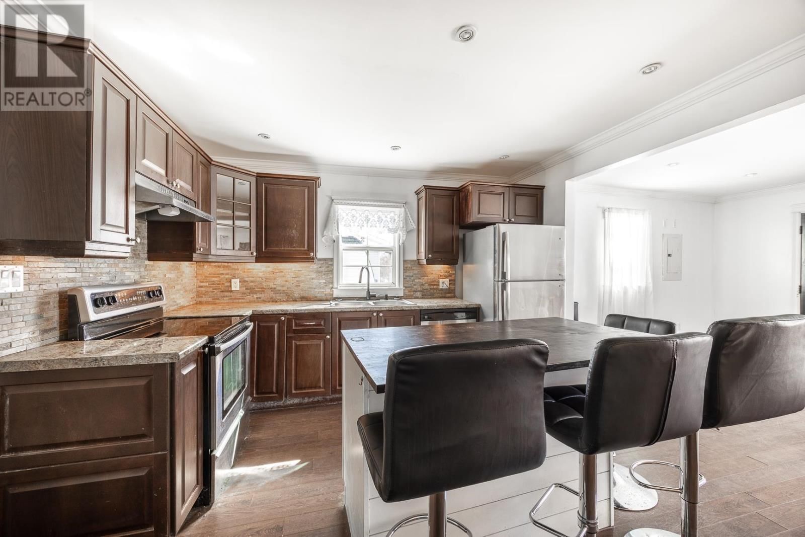 82 CAMERON AVE Image 3