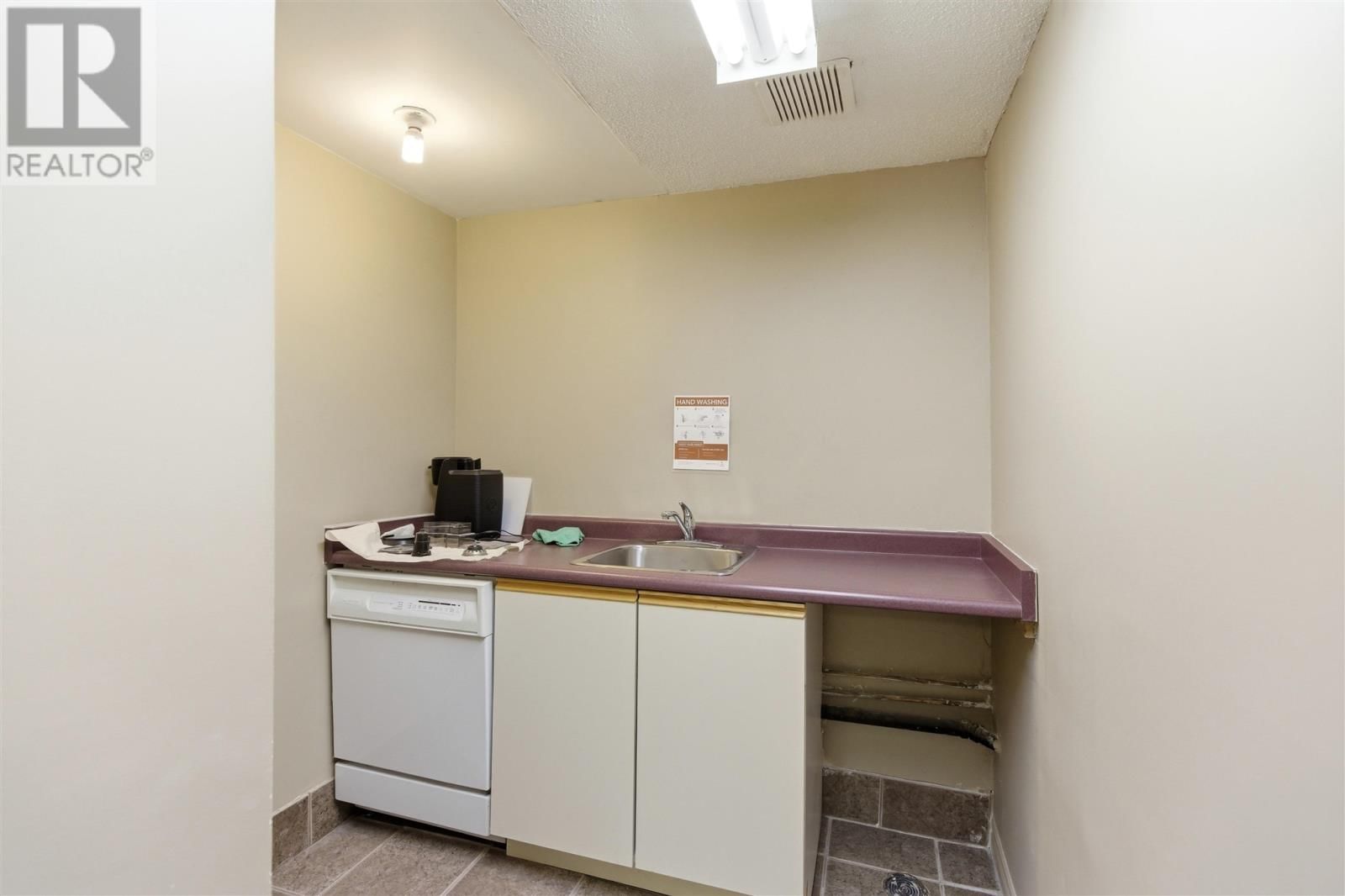 642 GREAT NORTHERN RD Image 23