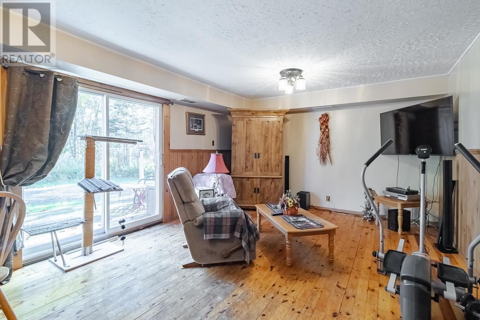 690 WALLS SIDE RD Image 17