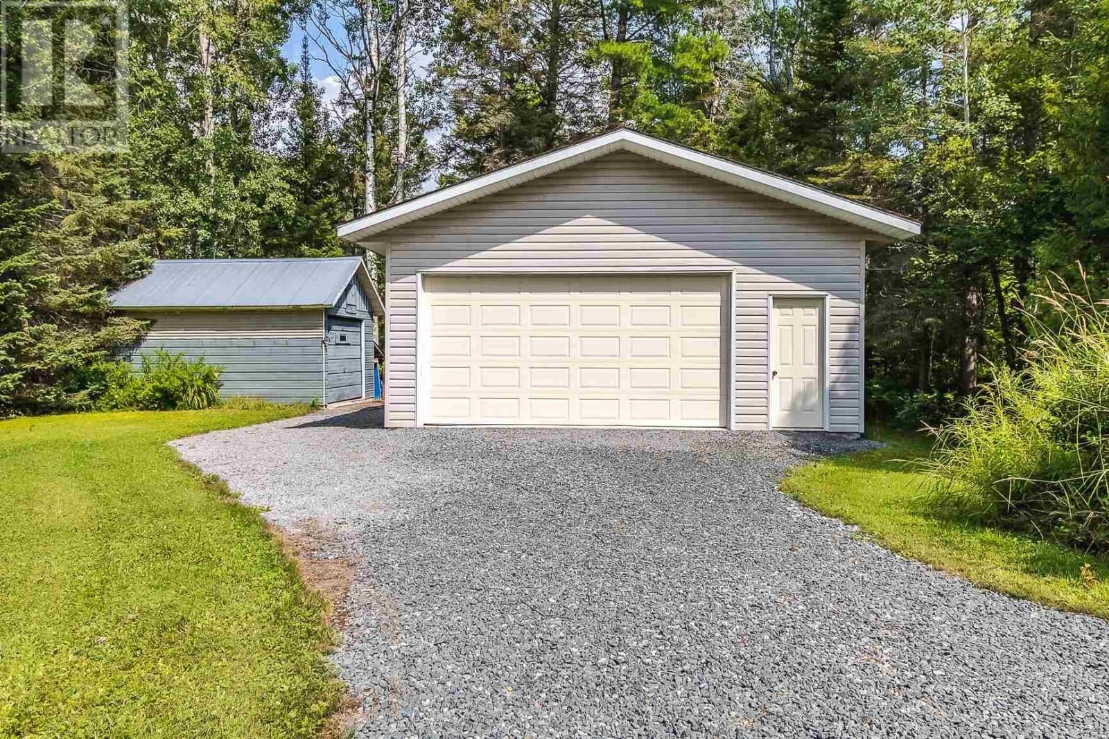 690 WALLS SIDE RD Image 2