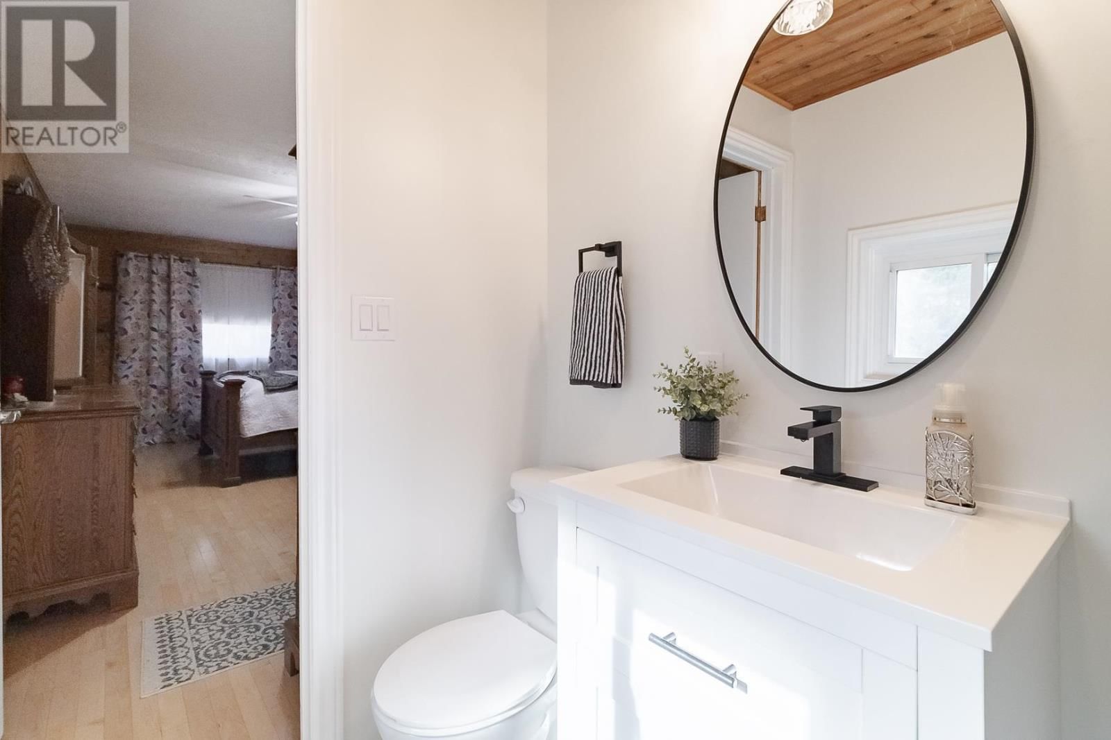 690 WALLS SIDE RD Image 26