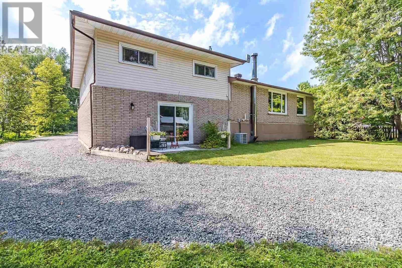 690 WALLS SIDE RD Image 3