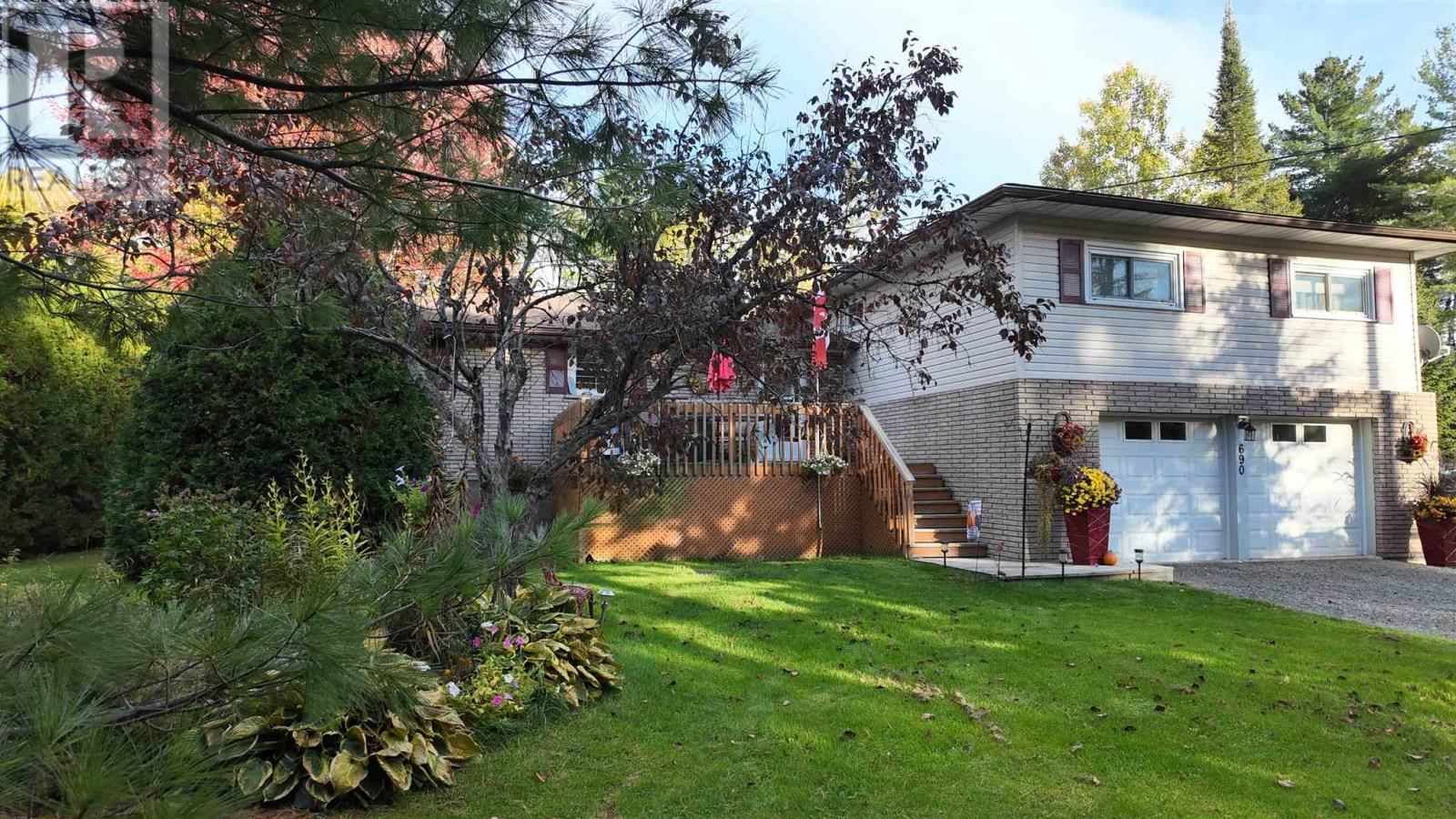 690 WALLS SIDE RD Image 35