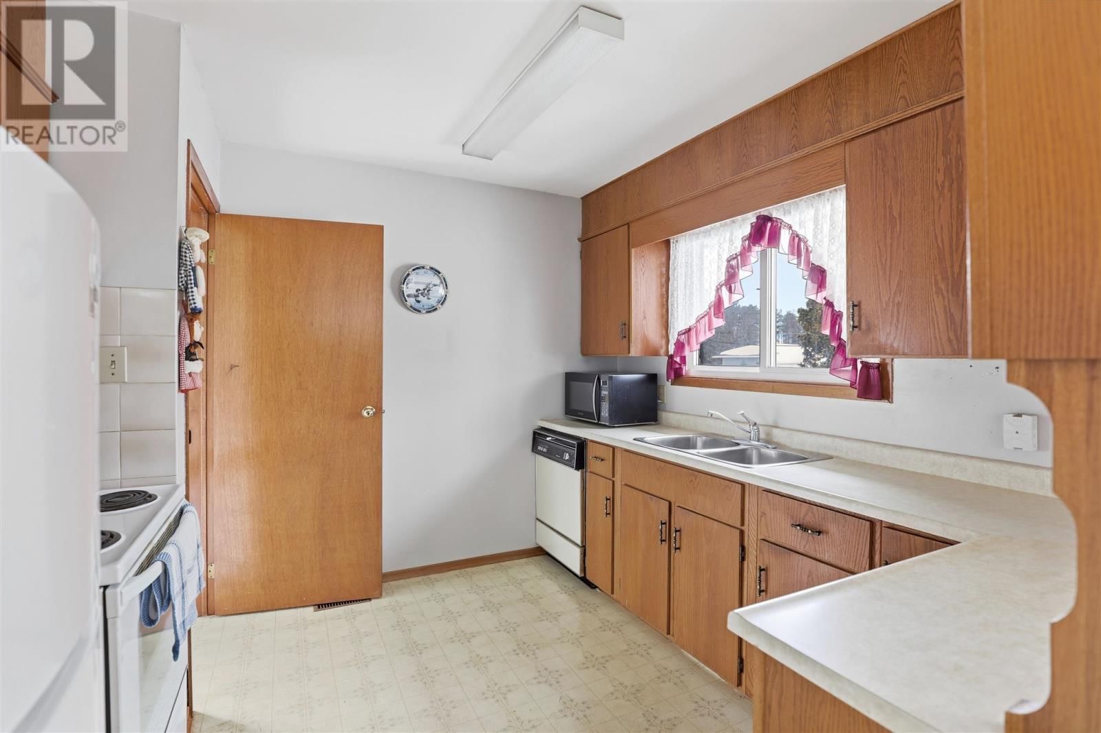 8 RANSOME DR Image 10