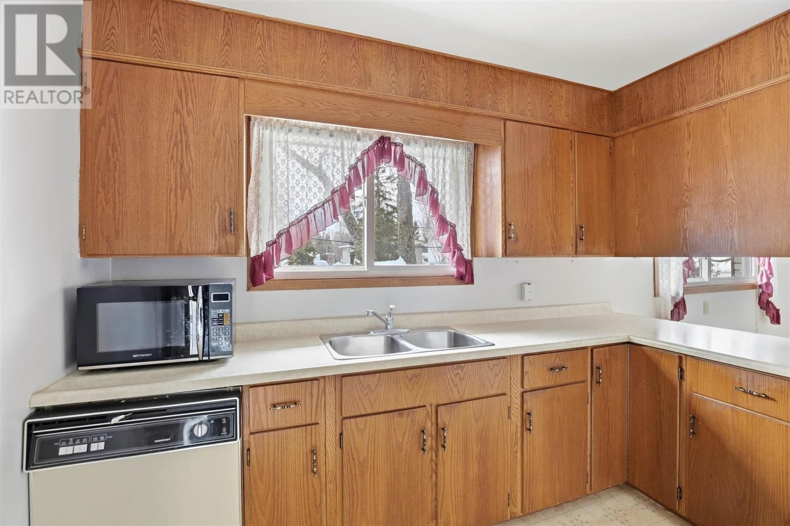 8 RANSOME DR Image 11