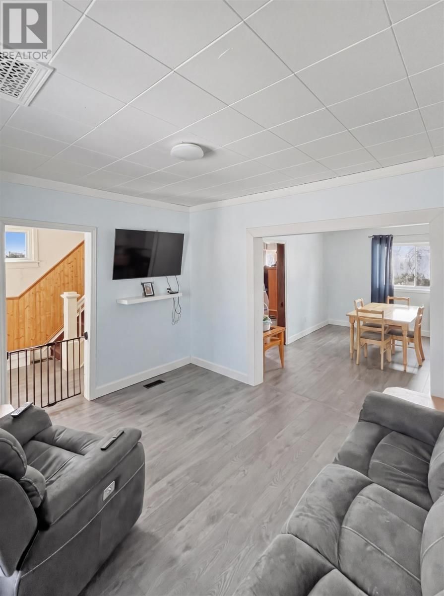 86 PARDEE AVE Image 3