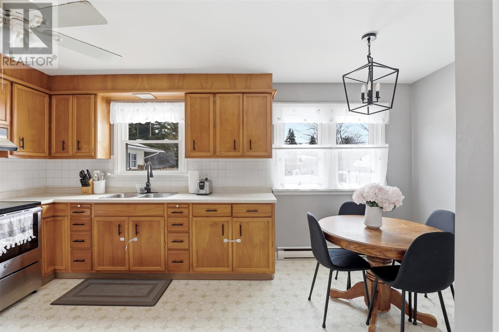 86 NICOLAS AVE Image 12