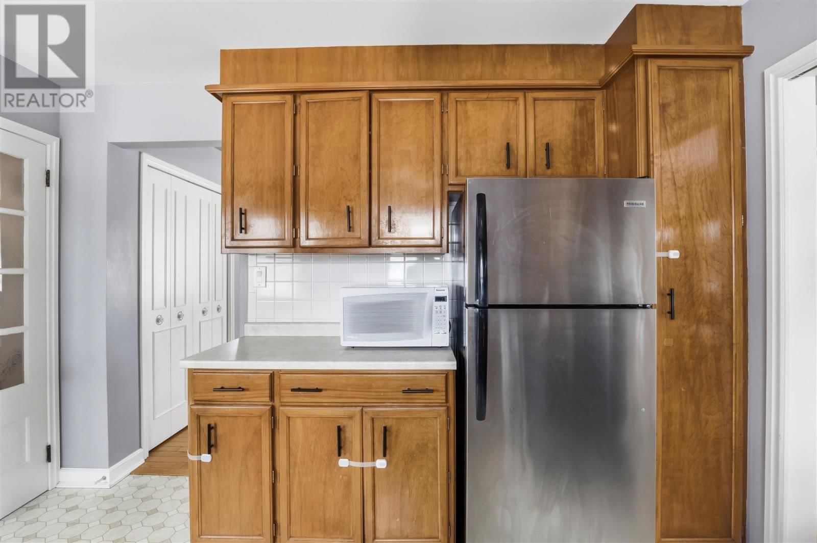 86 NICOLAS AVE Image 14