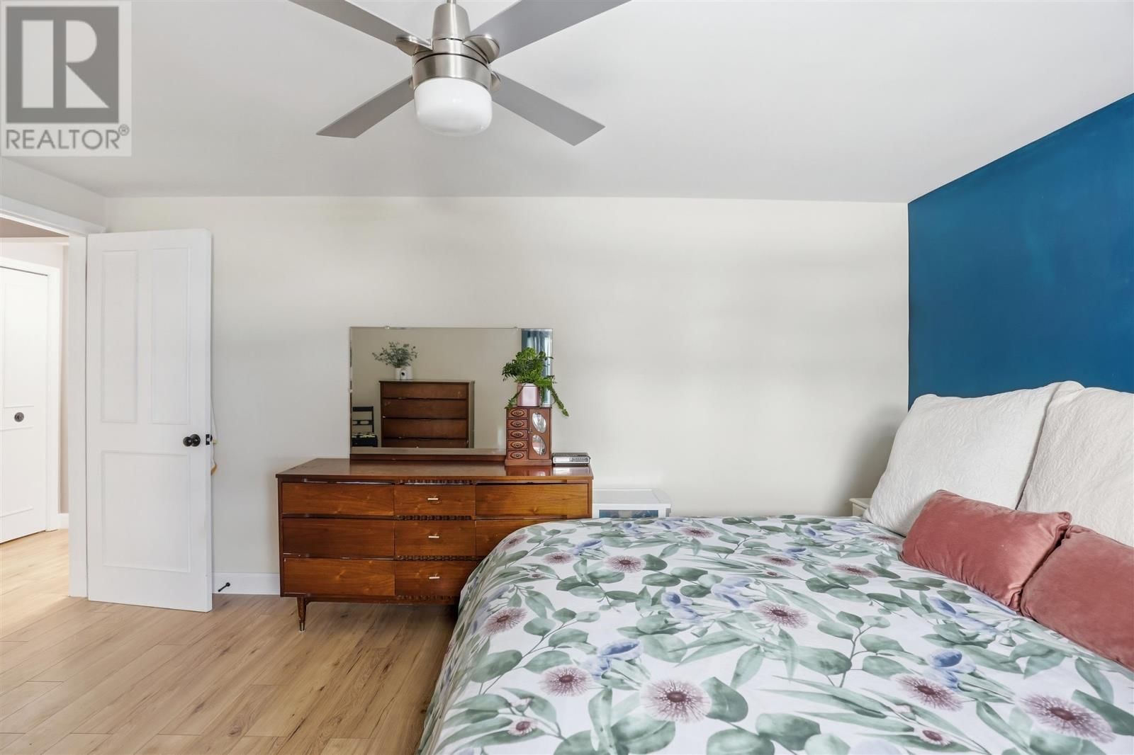 86 NICOLAS AVE Image 18