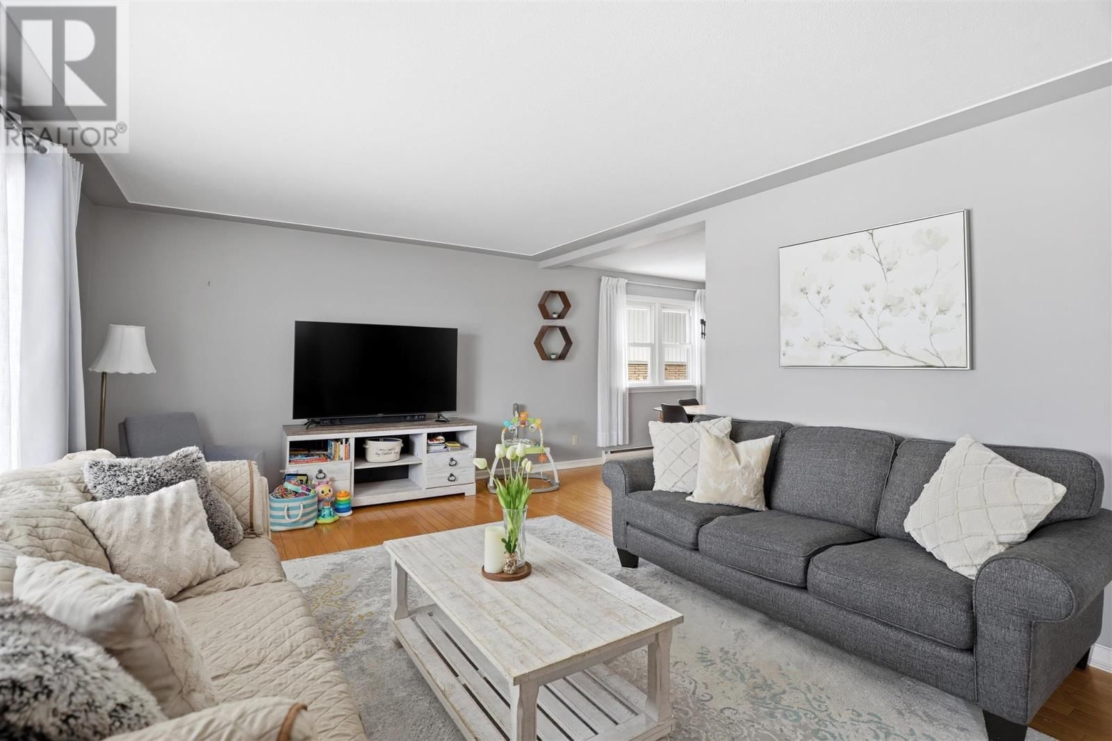 86 NICOLAS AVE Image 4