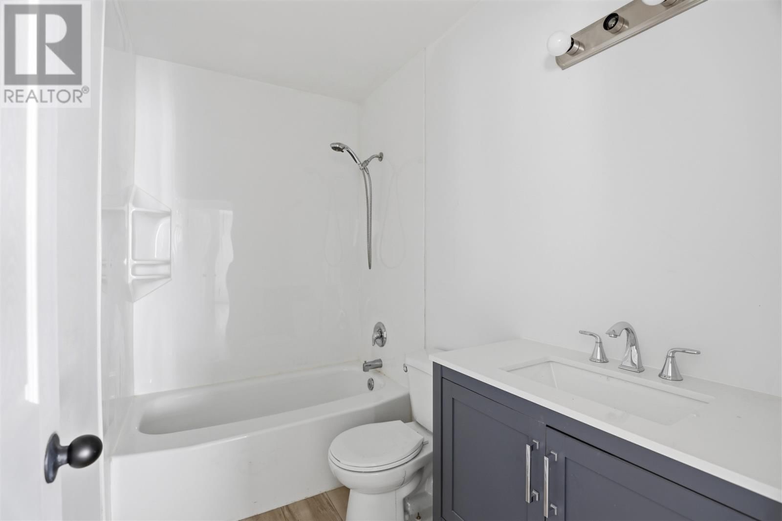 150 PITTSBURG AVE Image 19