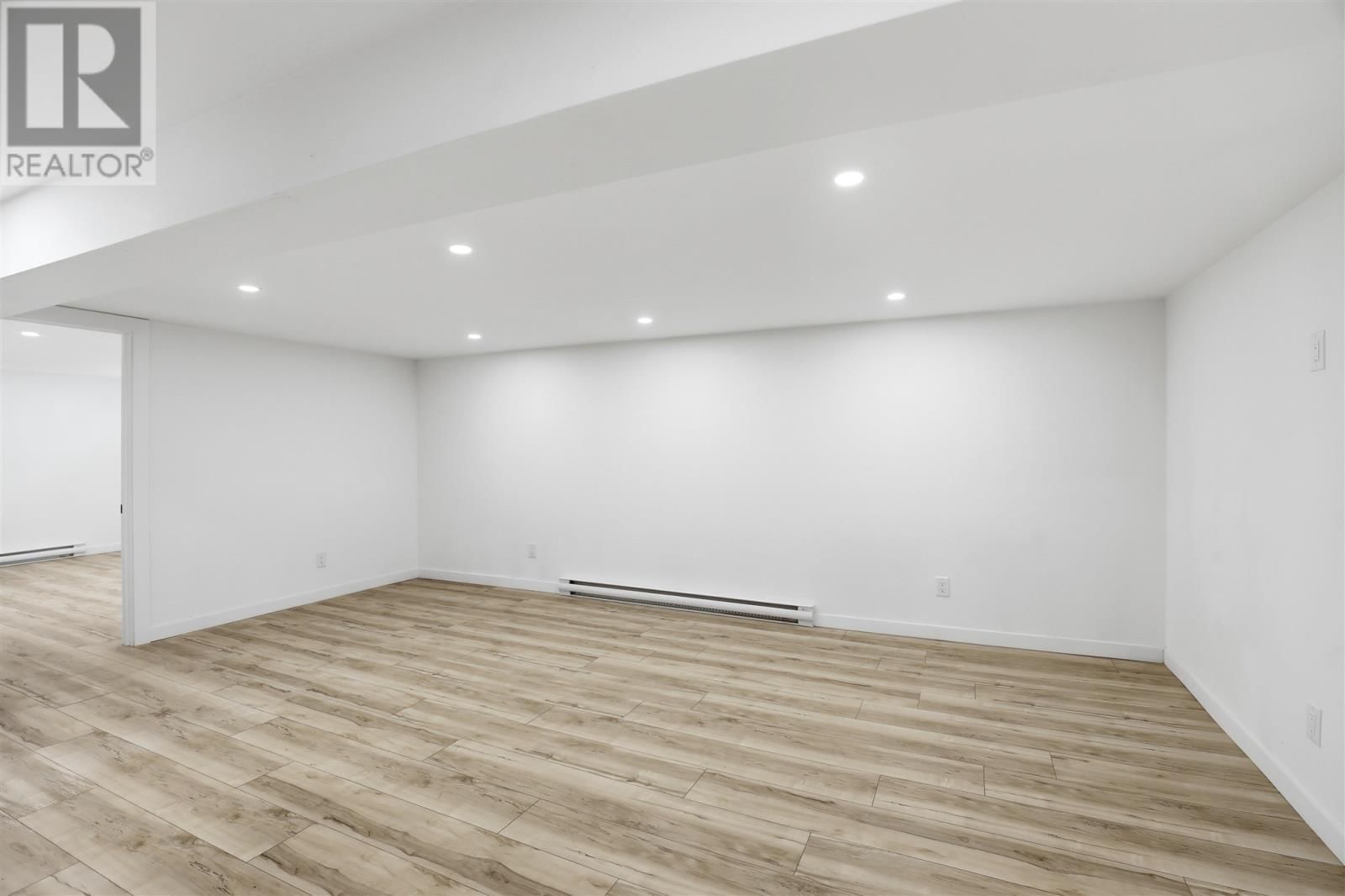 150 PITTSBURG AVE Image 20