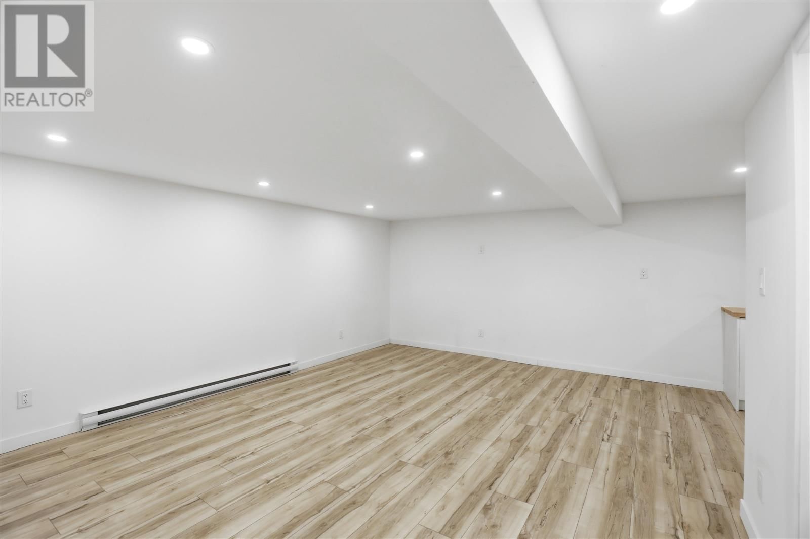 150 PITTSBURG AVE Image 24