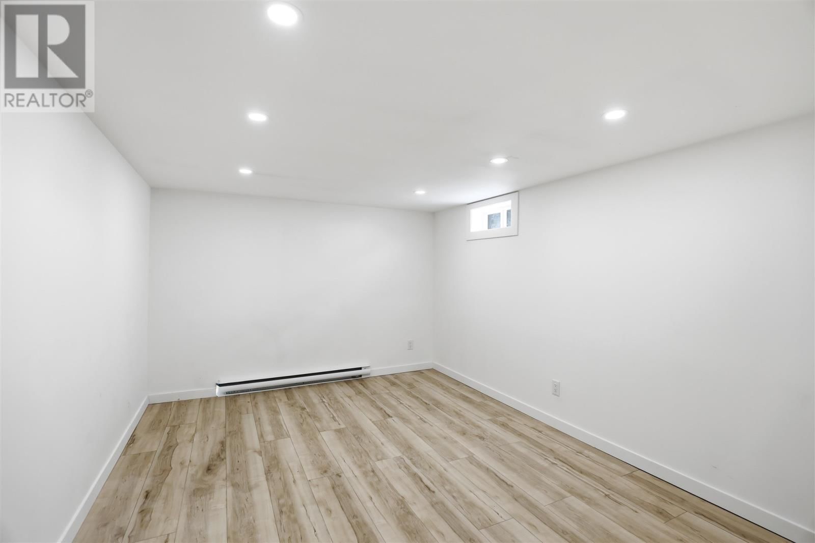 150 PITTSBURG AVE Image 25