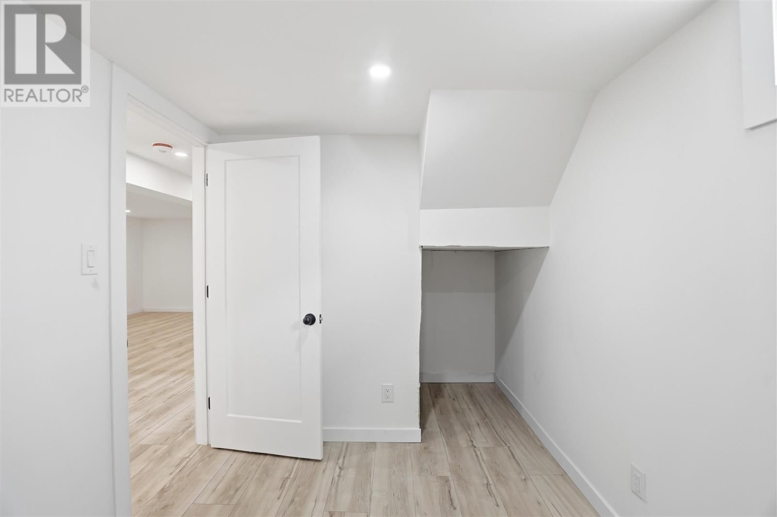 150 PITTSBURG AVE Image 31