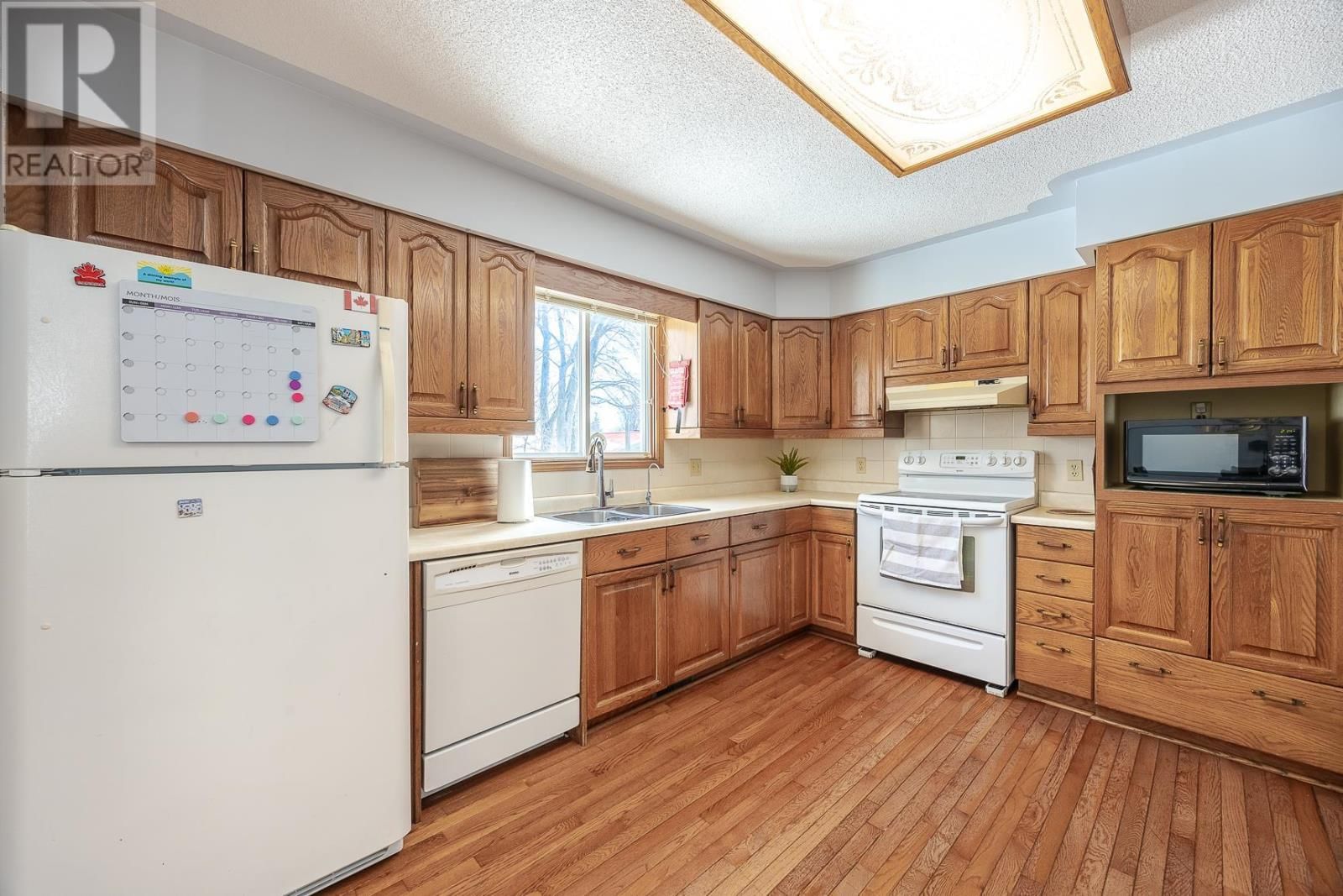 333 PARKLAND CRES Image 12