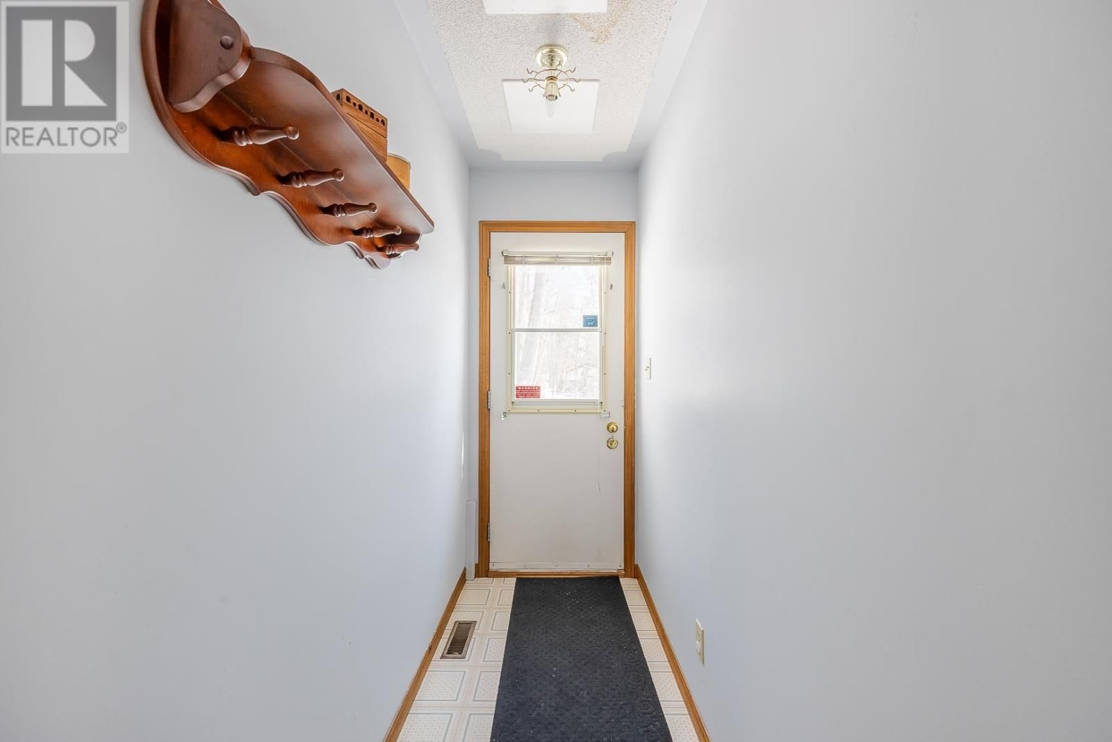 333 PARKLAND CRES Image 16