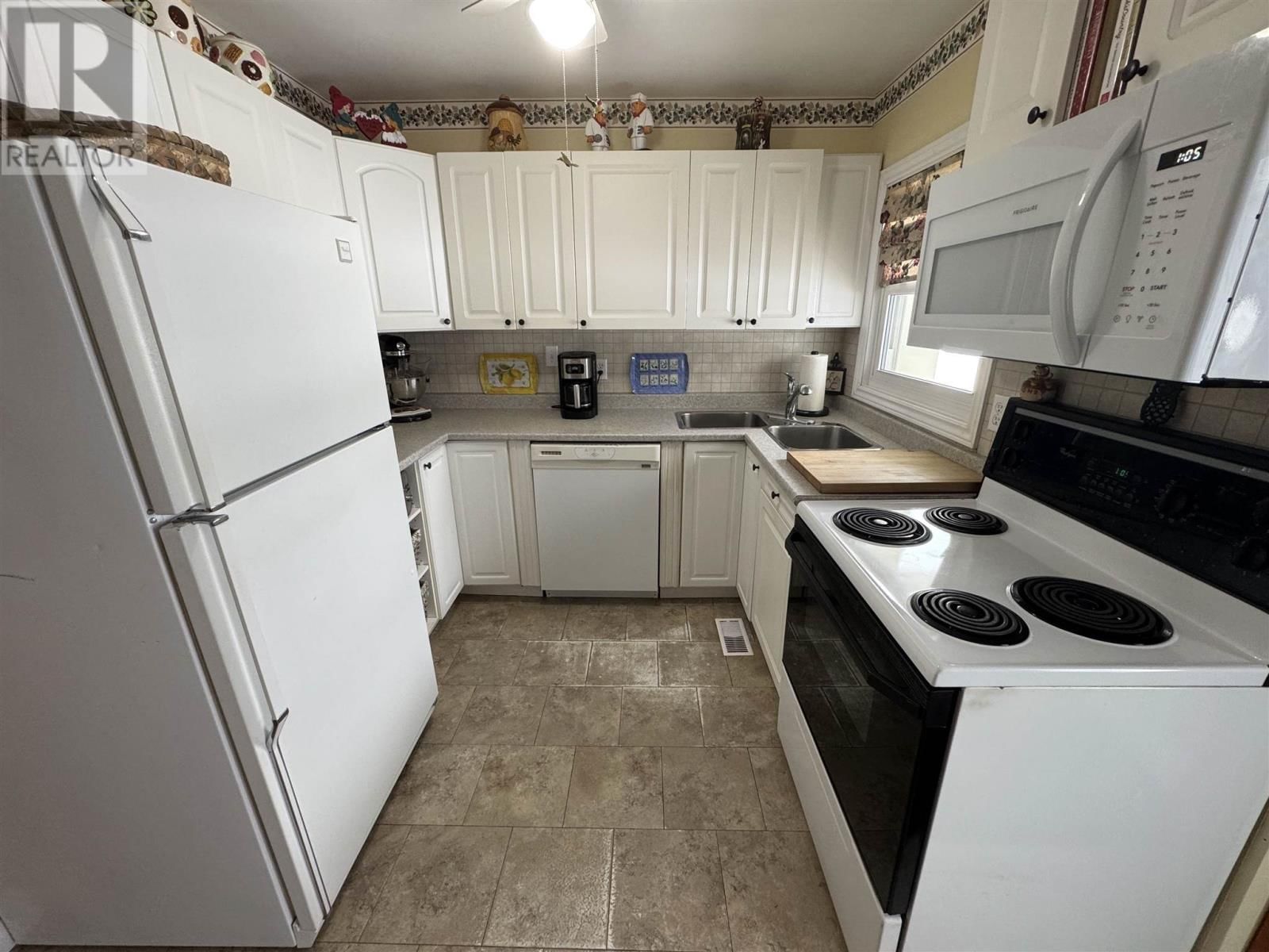 143 DIEPPE AVE Image 3