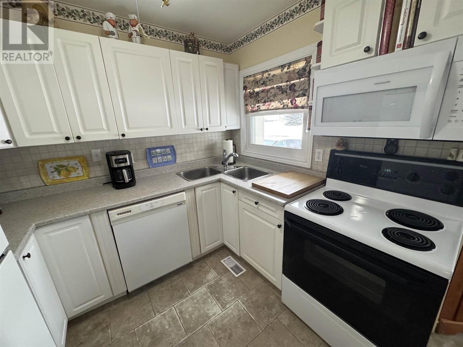 143 DIEPPE AVE Image 4