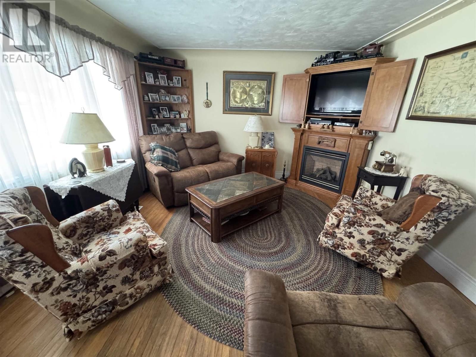 143 DIEPPE AVE Image 8