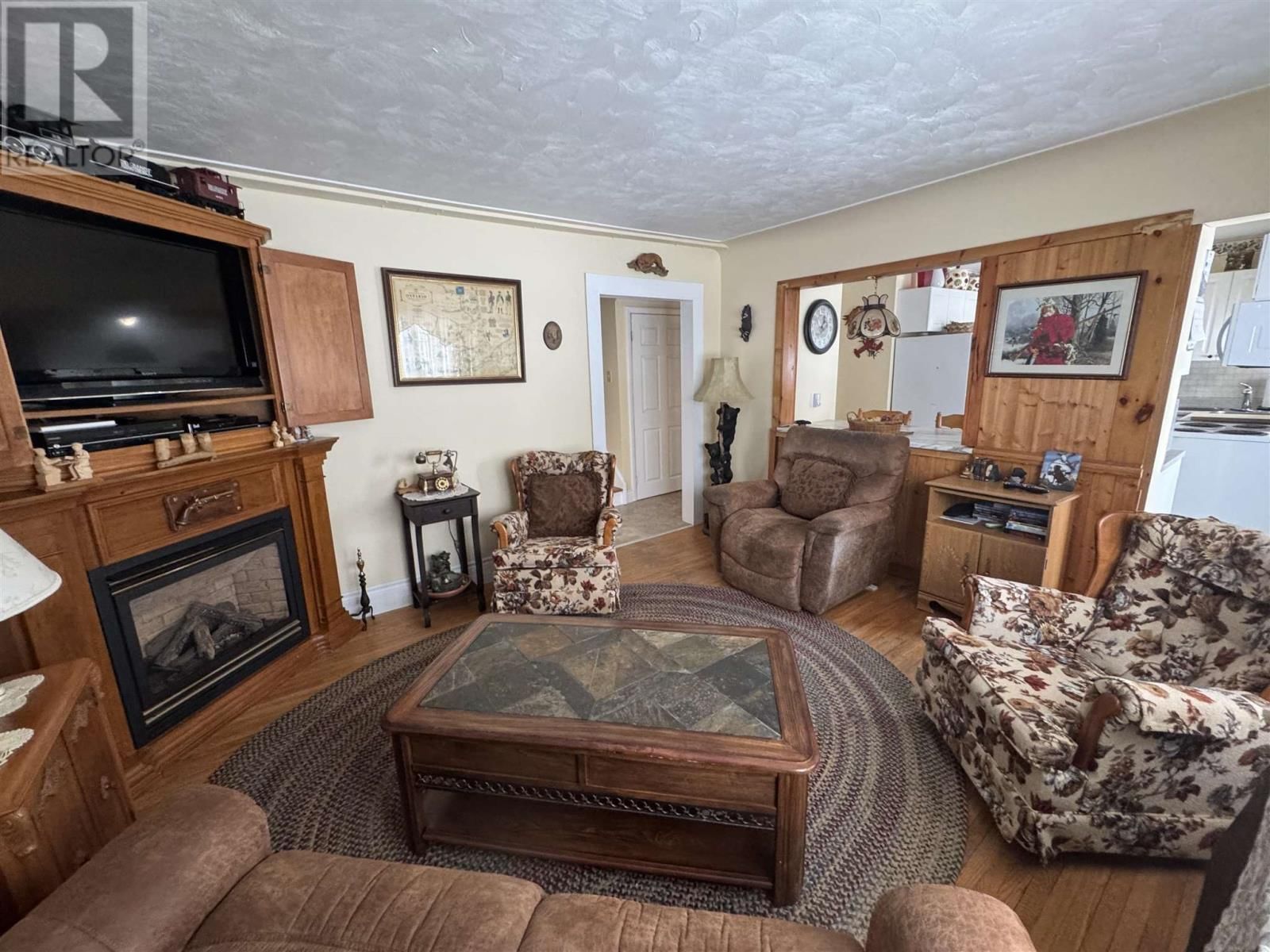 143 DIEPPE AVE Image 9