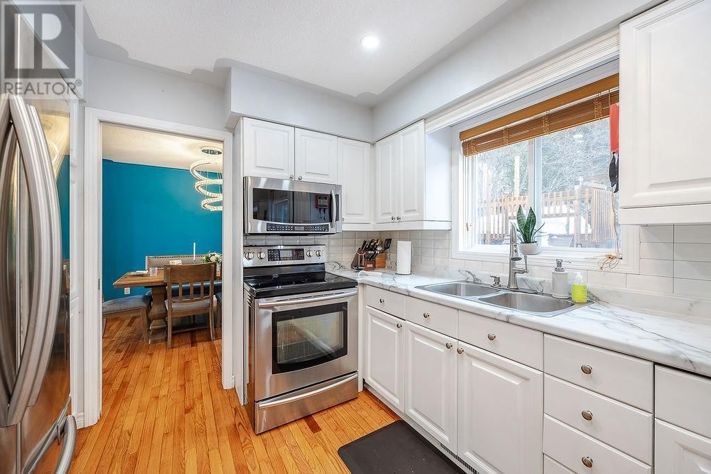 27 PLUMMER CRES Image 12