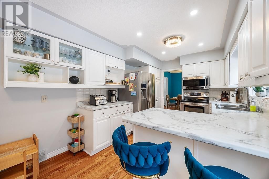 27 PLUMMER CRES Image 13