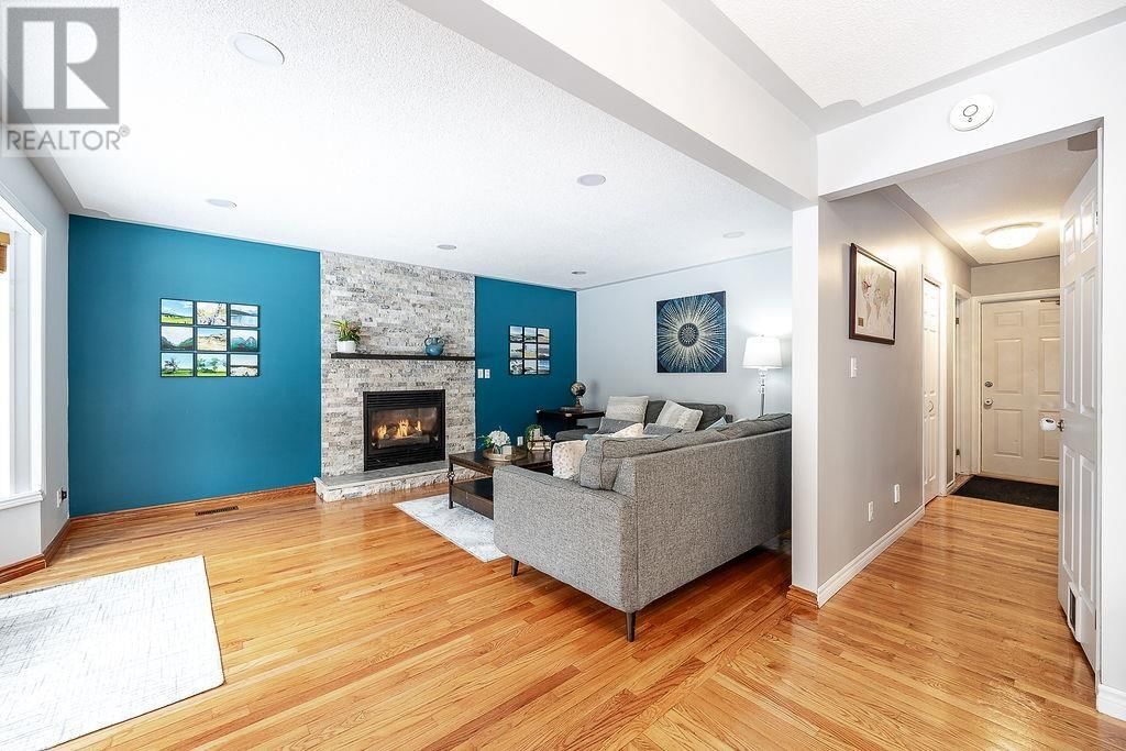 27 PLUMMER CRES Image 16