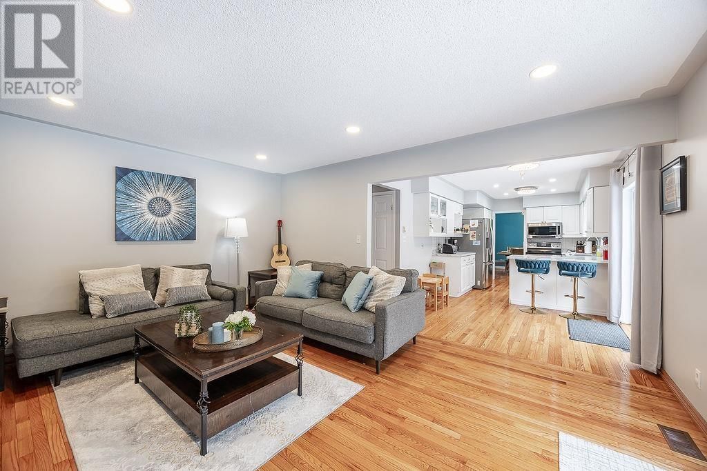 27 PLUMMER CRES Image 18